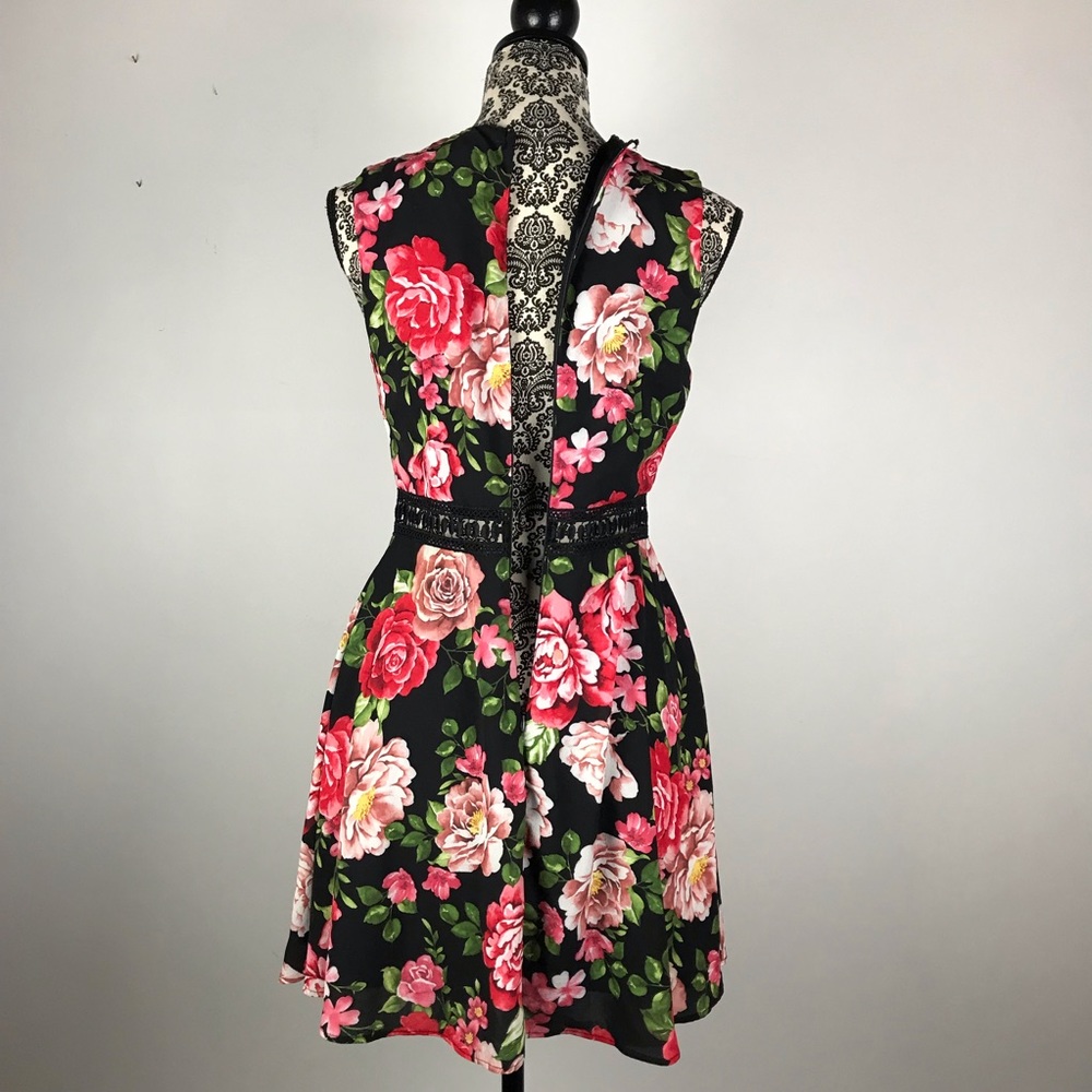 Women’s Sleeveless Mini Floral Dress, Small - Picture 8 of 9